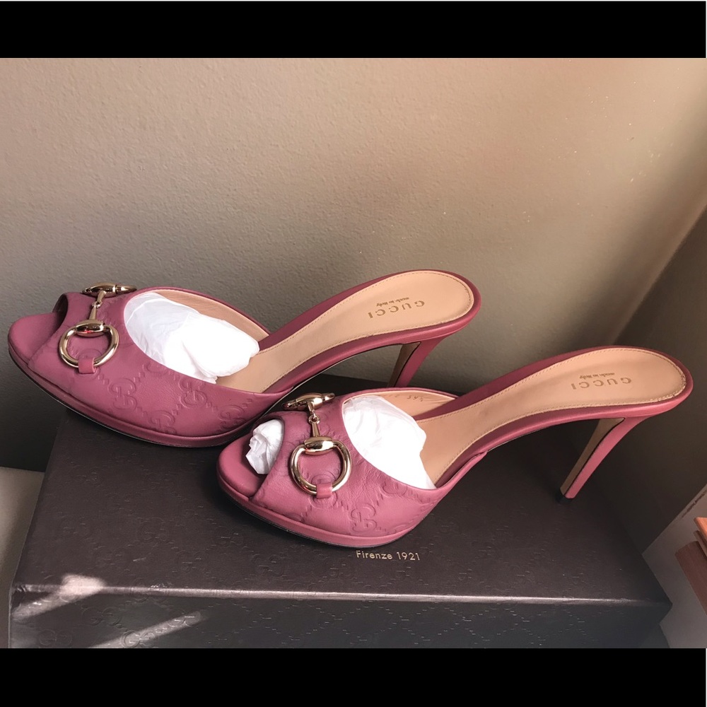 Gucci Embossed Sandals - Picture 4 of 8